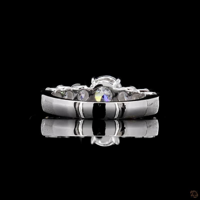 Graduated Side-Stone Ring 4